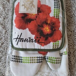 New Hawaii Floral Oven Mitt Set